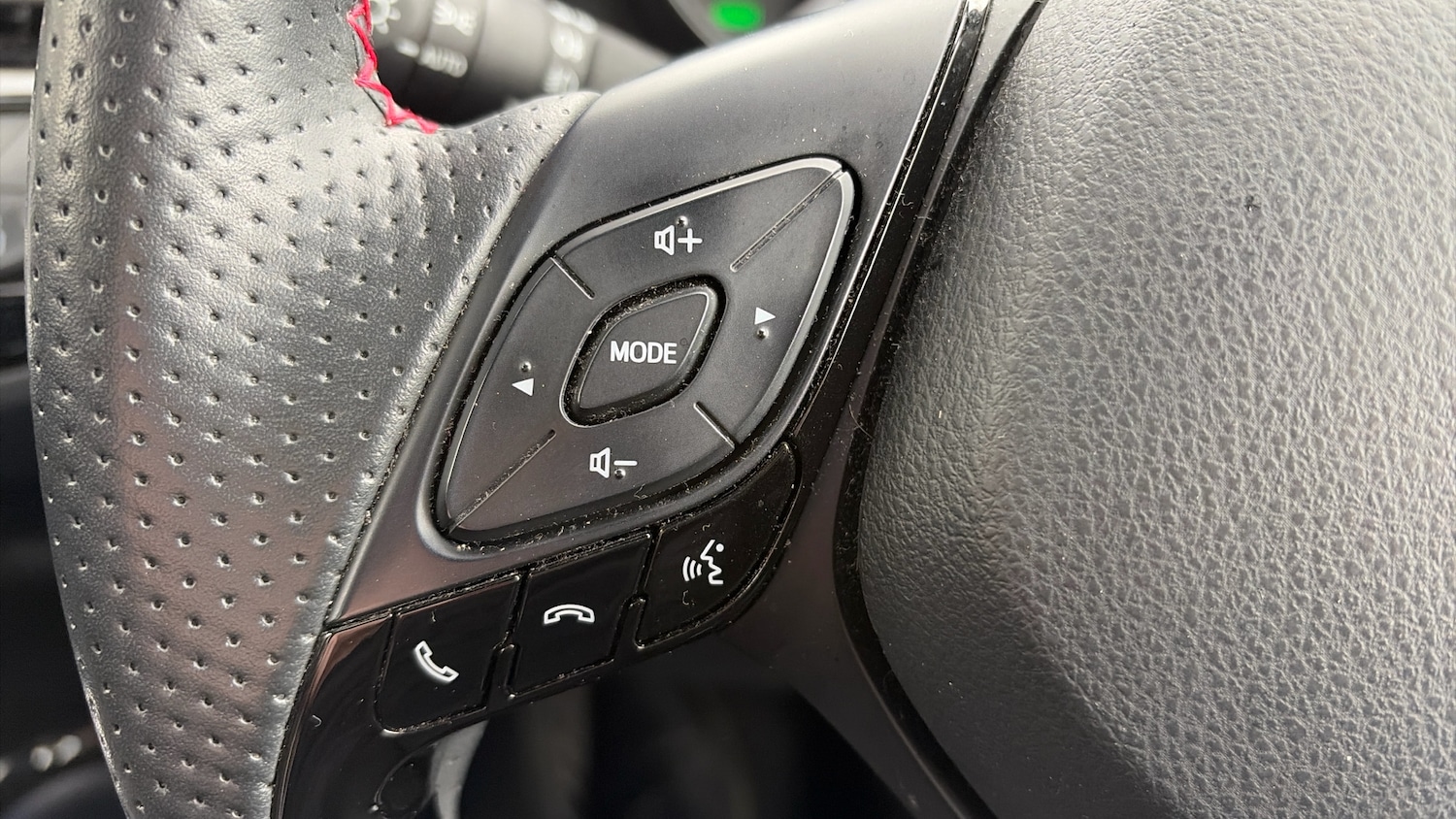 Used Toyota C-HR 2023 for sale - 78004285: Photo 45