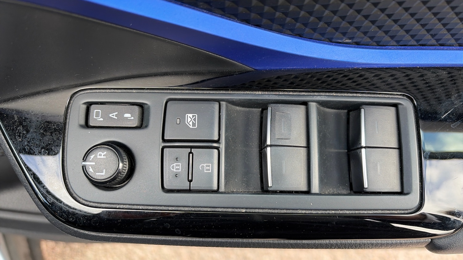 Used Toyota C-HR 2020 for sale - 77918472: Photo 43