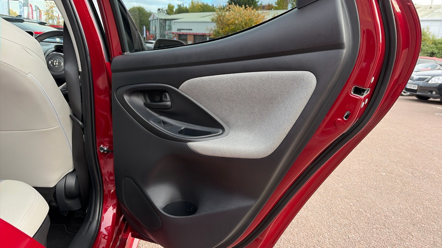 Used Toyota Yaris 2020 for sale - 76366952: Photo 39