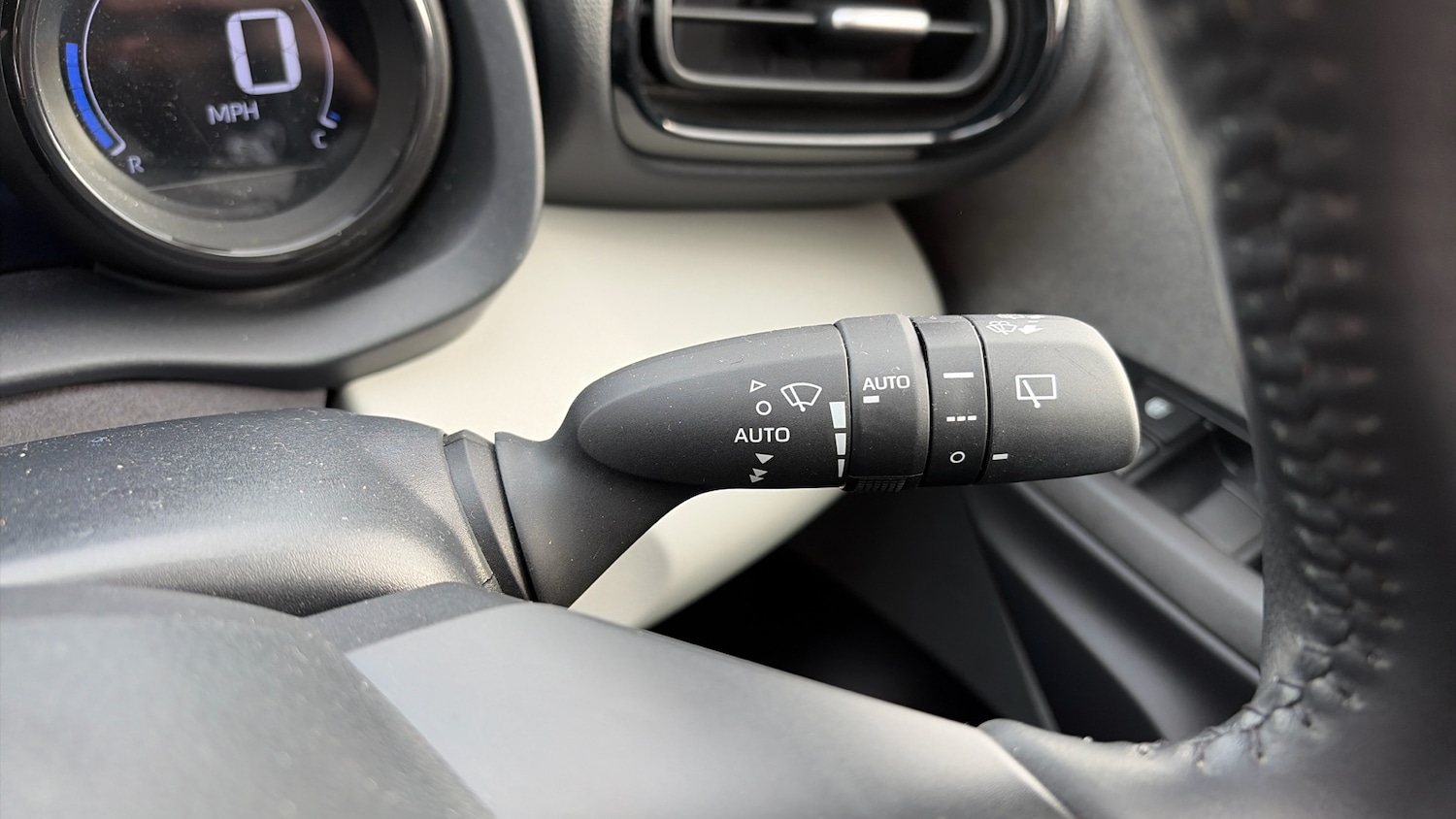 Used Toyota Yaris 2020 for sale - 76366952: Photo 48