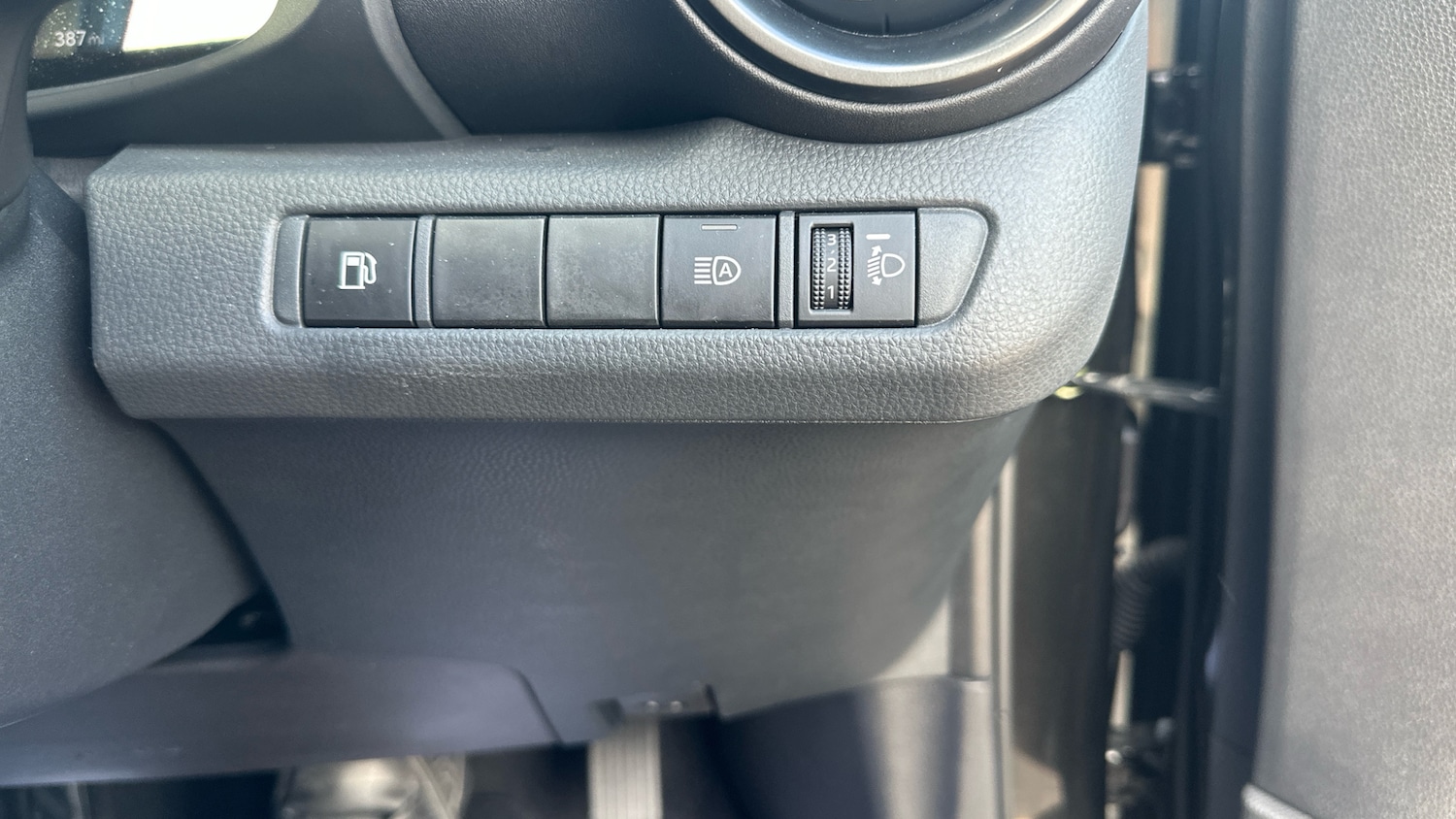 Used Toyota C-HR 2024 for sale - 77136804: Photo 43