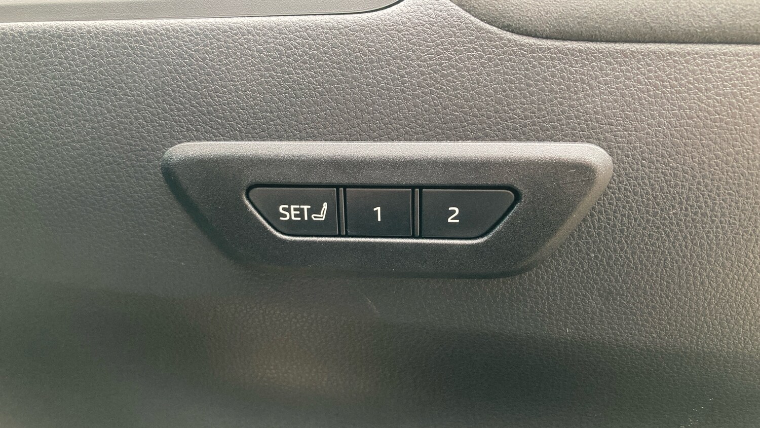 Used Toyota C-HR 2024 for sale - 76504897: Photo 34