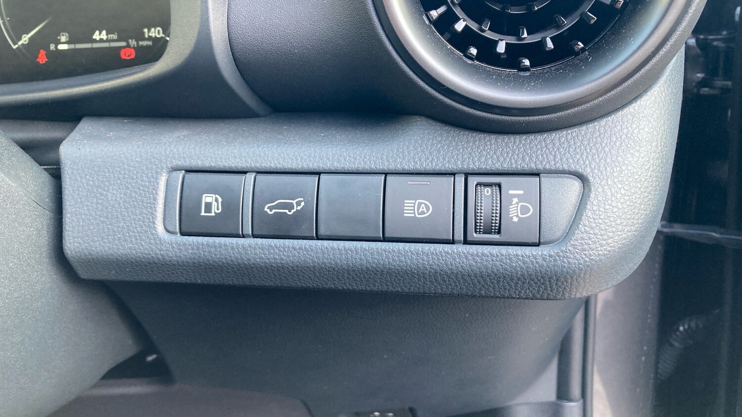 Used Toyota C-HR 2025 for sale - 77715215: Photo 29