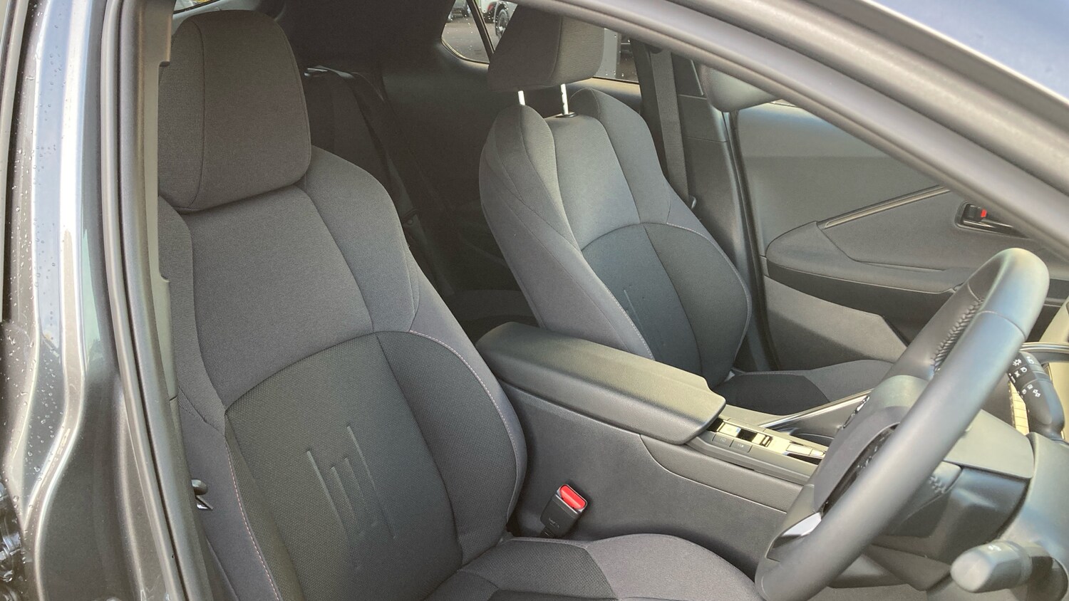 Used Toyota C-HR 2025 for sale - 77715215: Photo 32