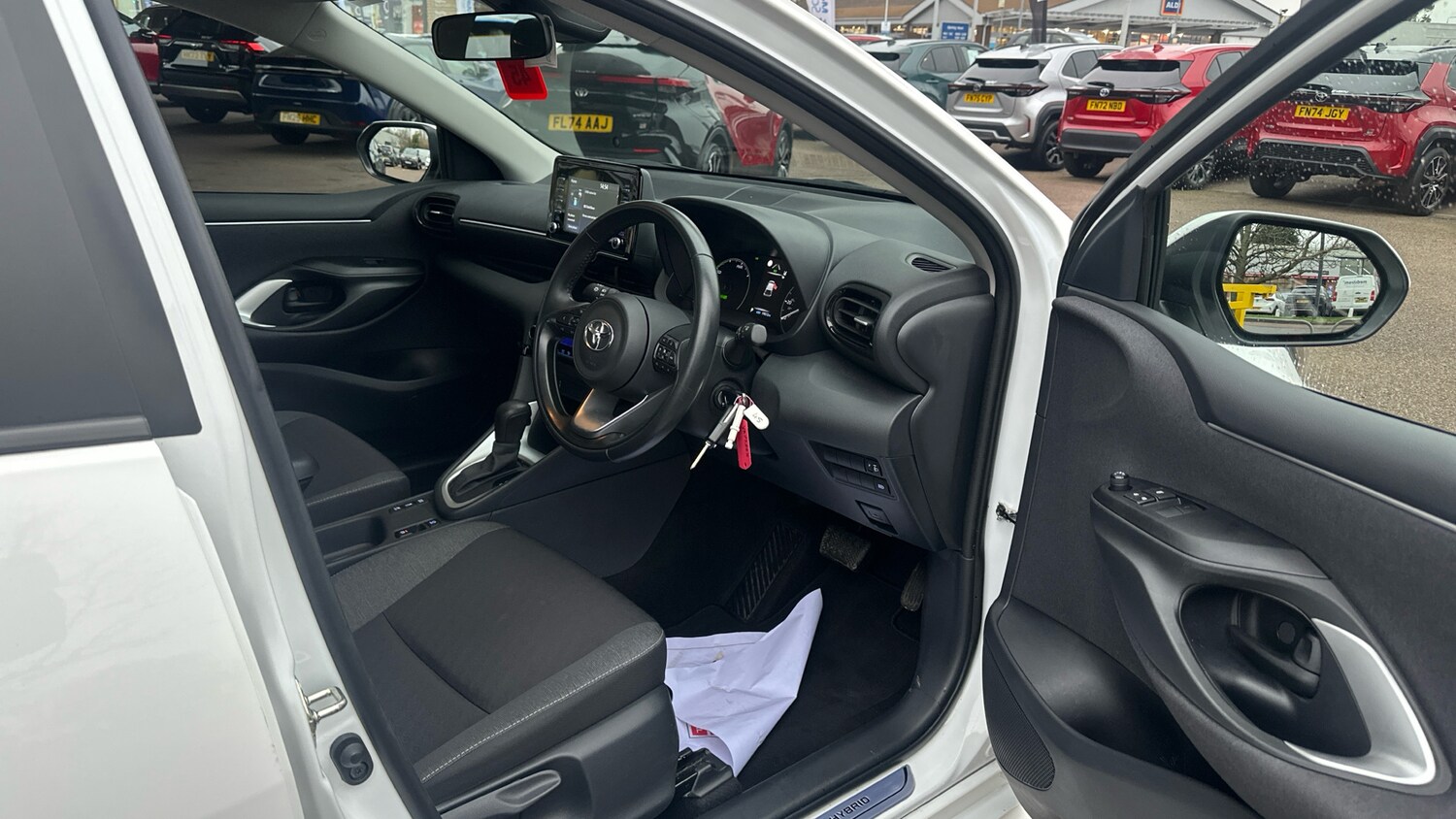 Used Toyota Yaris 2022 for sale - 78025932: Photo 11