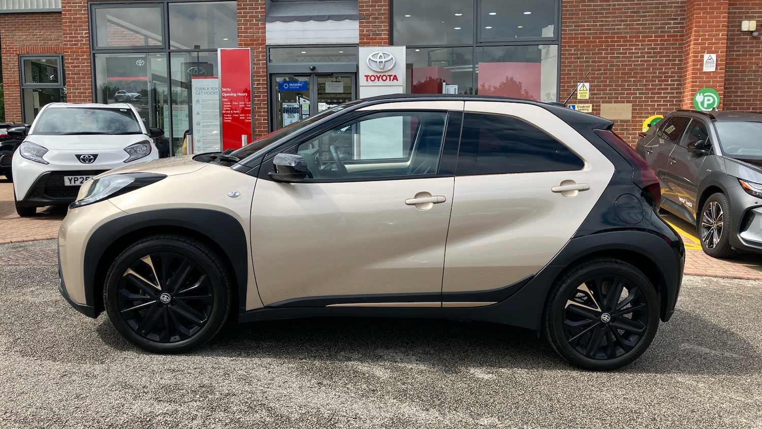 Used Toyota Aygo X 2023 for sale - 76415654: Photo 17