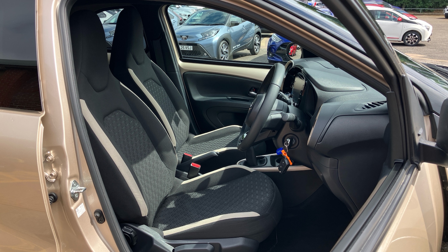 Used Toyota Aygo X 2023 for sale - 76415654: Photo 39