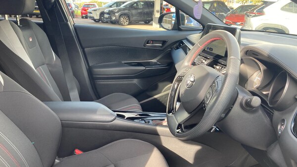 Used Toyota C-HR 2023 for sale - 76170609: Photo 11