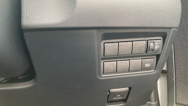 Used Toyota Yaris Cross 2023 for sale - 76170610: Photo 32