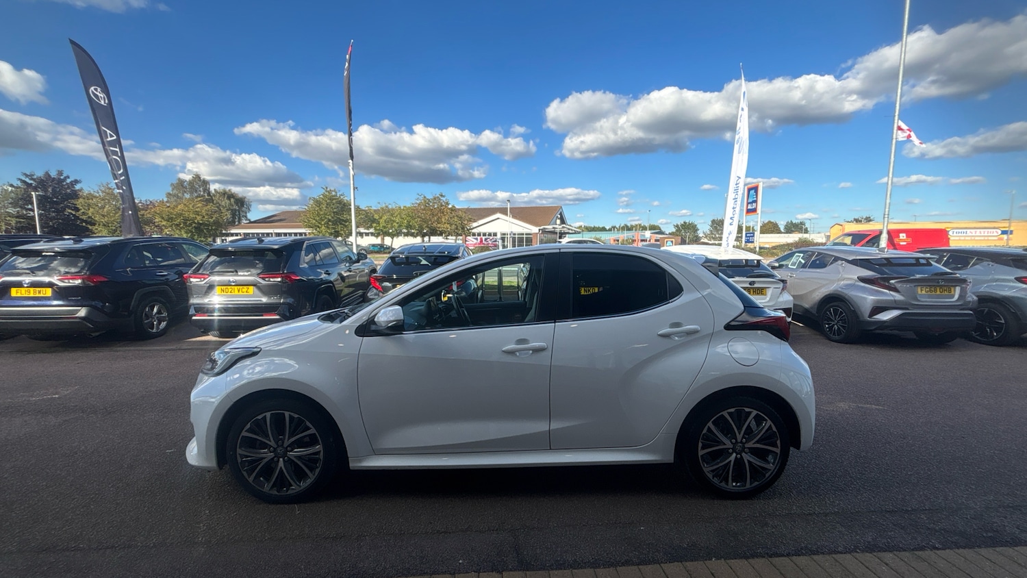 Used Toyota Yaris 2023 for sale - 76028070: Photo 17