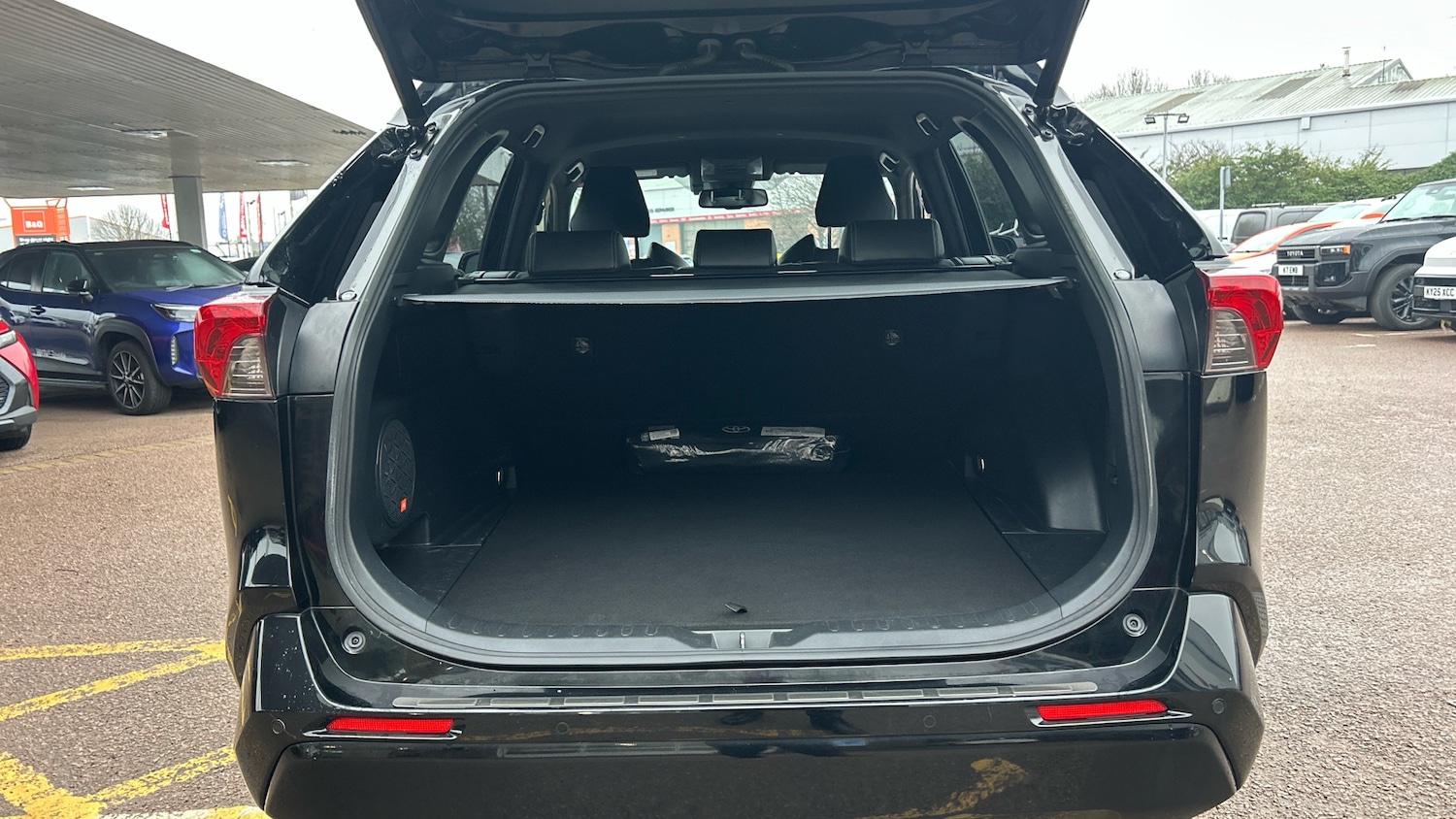 Used Toyota RAV4 2021 for sale - 77641237: Photo 14