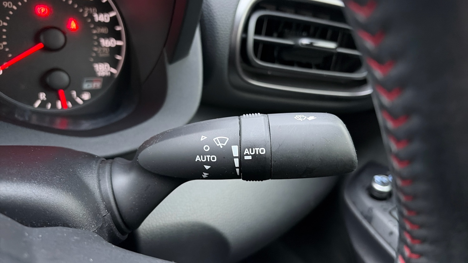 Used Toyota Yaris 2020 for sale - 76945320: Photo 33