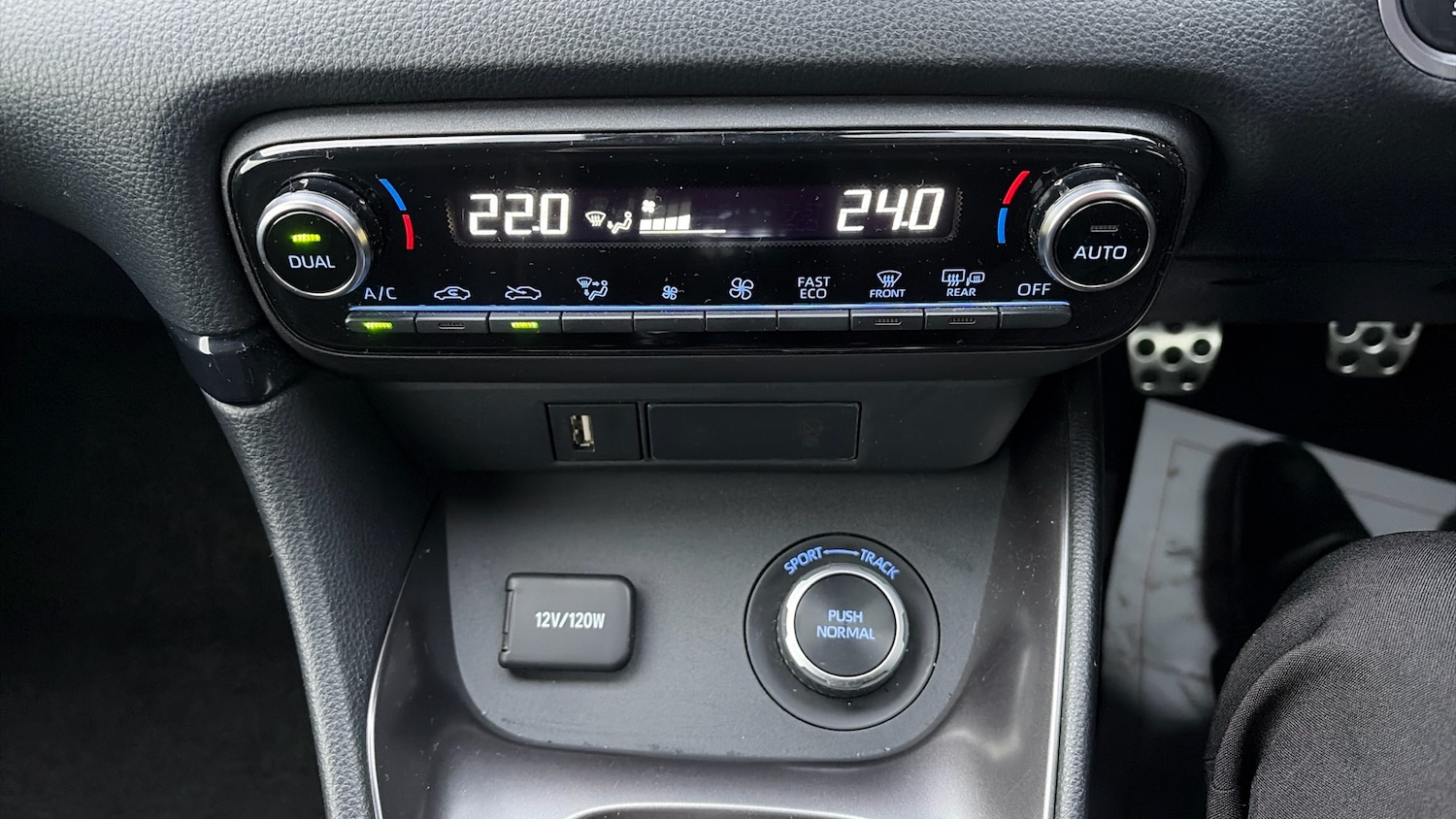 Used Toyota Yaris 2020 for sale - 76945320: Photo 38