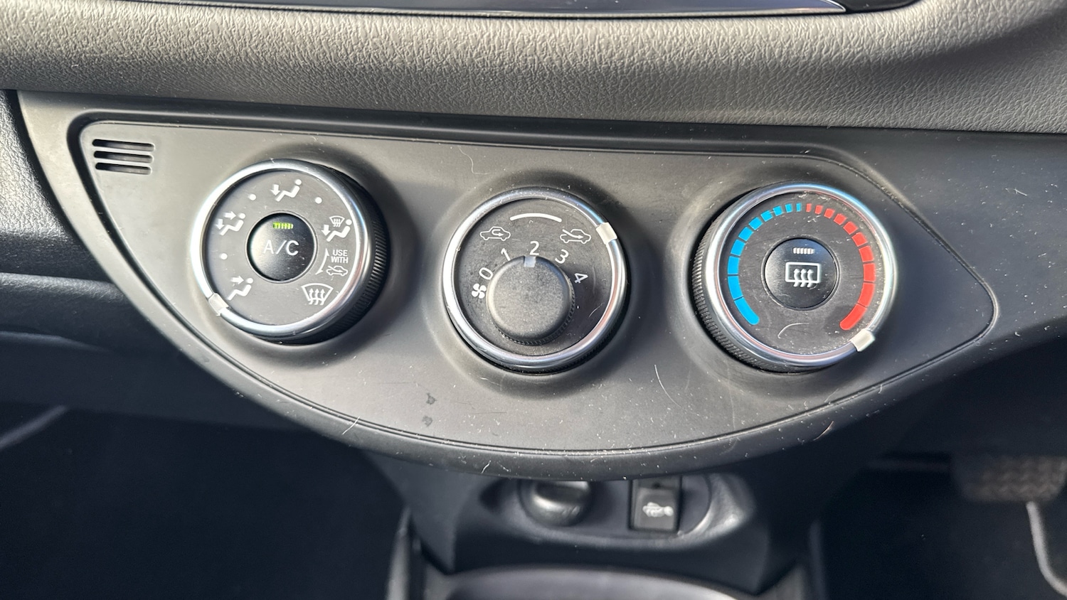 Used Toyota Yaris 2019 for sale - 76640943: Photo 34