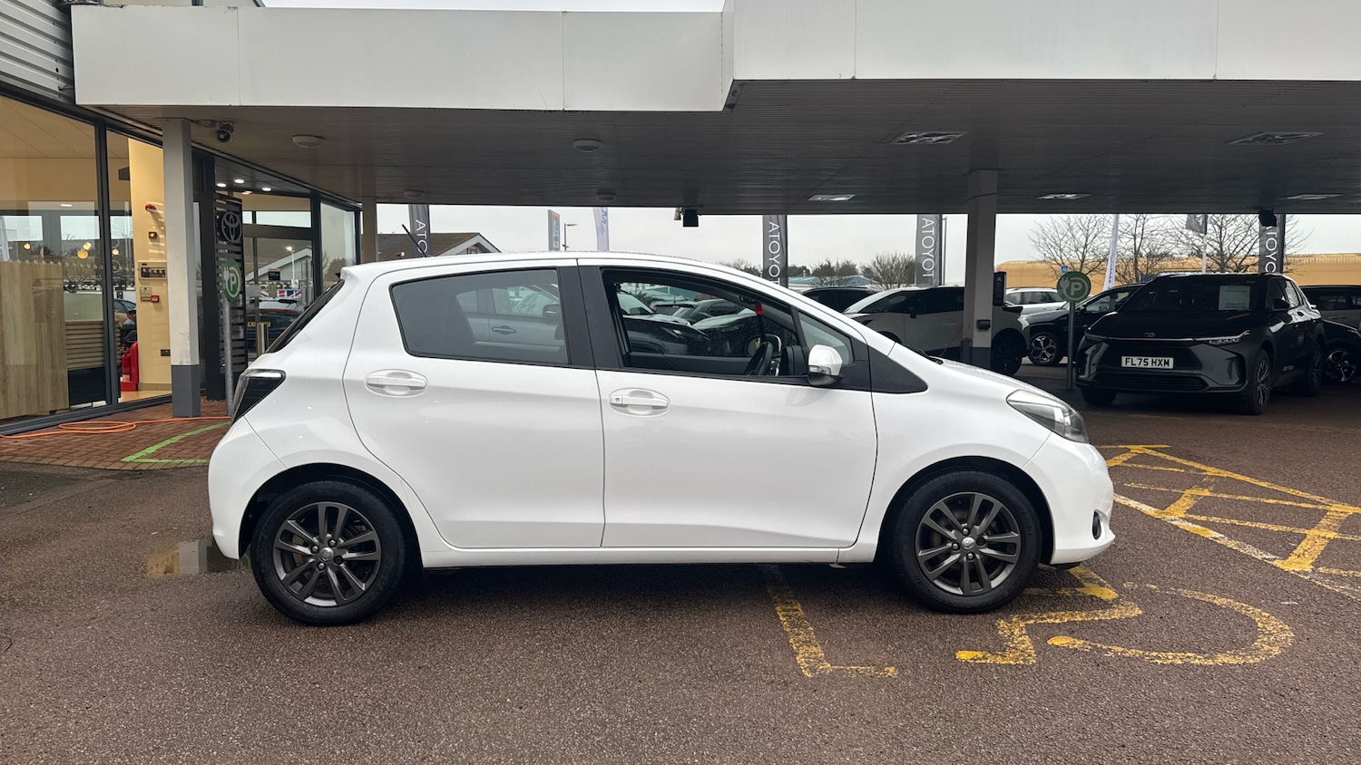 Used Toyota Yaris 2014 for sale - 77023360: Photo 16