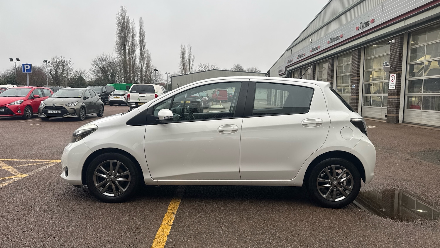 Used Toyota Yaris 2014 for sale - 77023360: Photo 17