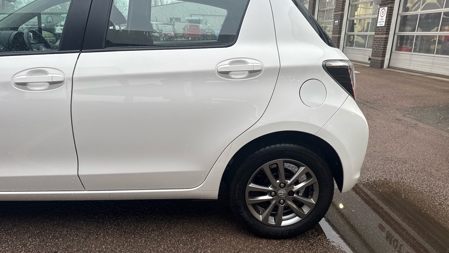 Used Toyota Yaris 2014 for sale - 77023360: Photo 33