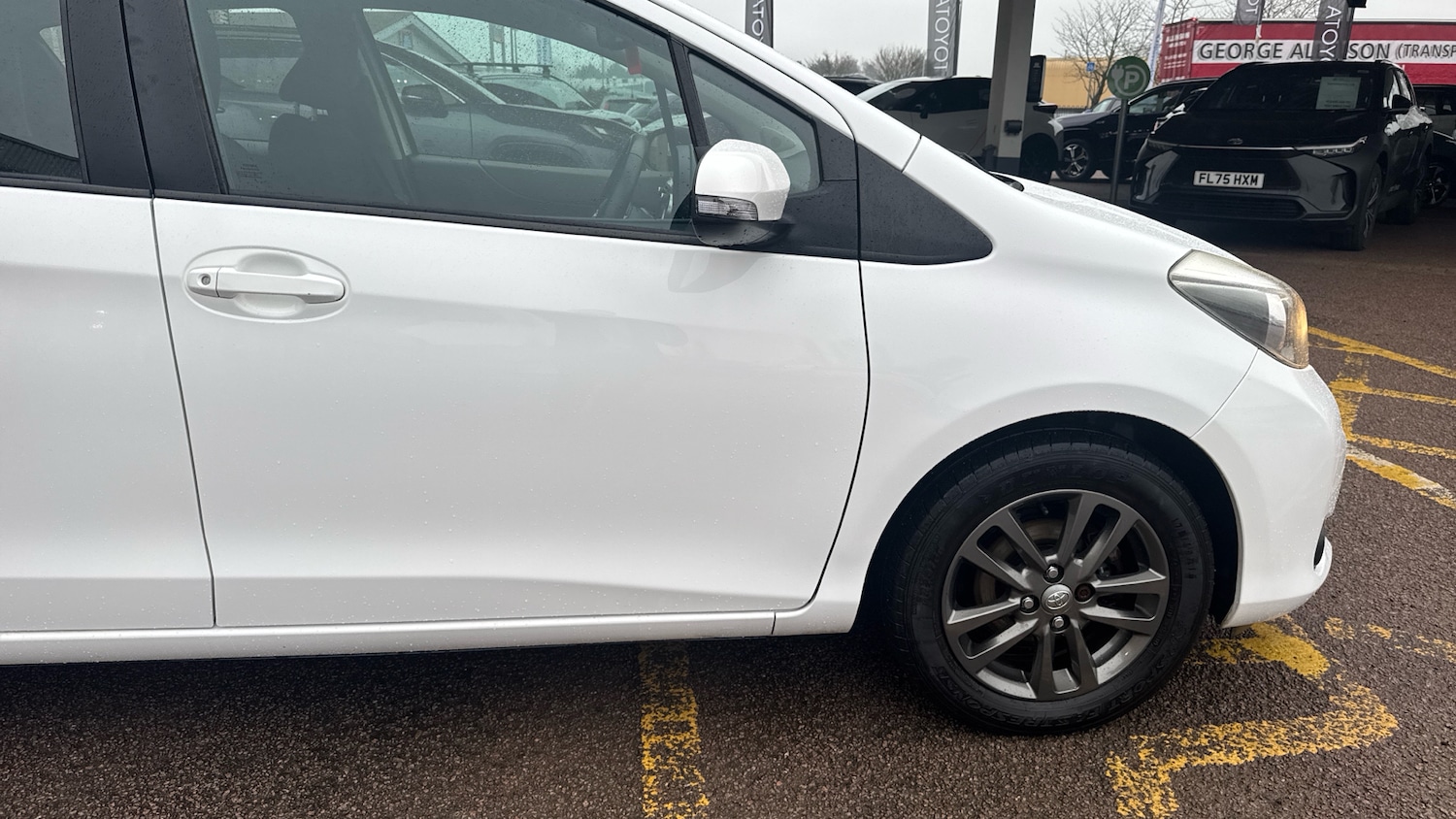 Used Toyota Yaris 2014 for sale - 77023360: Photo 37