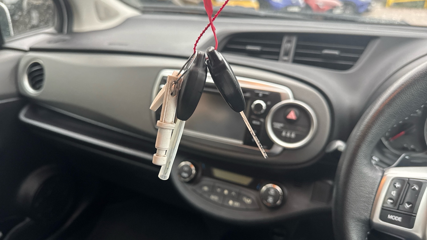 Used Toyota Yaris 2014 for sale - 77023360: Photo 38