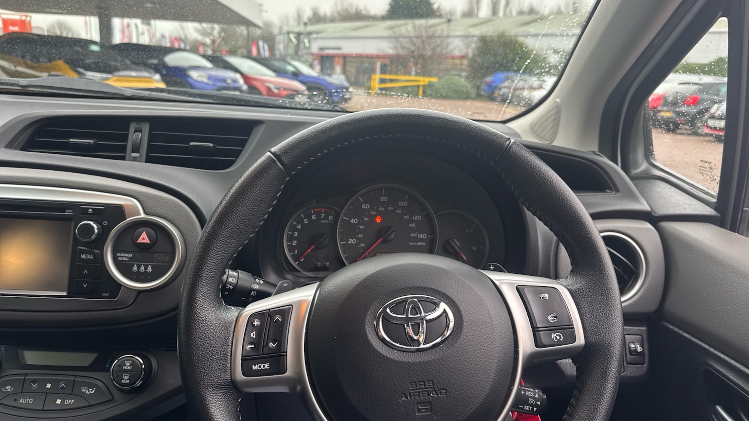 Used Toyota Yaris 2014 for sale - 77023360: Photo 8