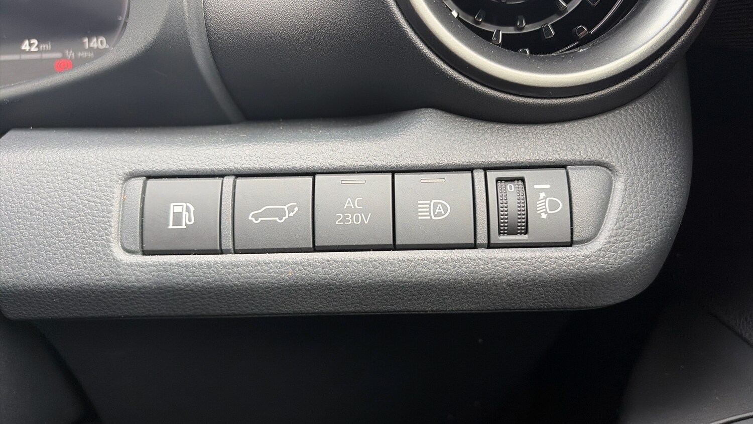 Used Toyota C-HR 2024 for sale - 77715258: Photo 44