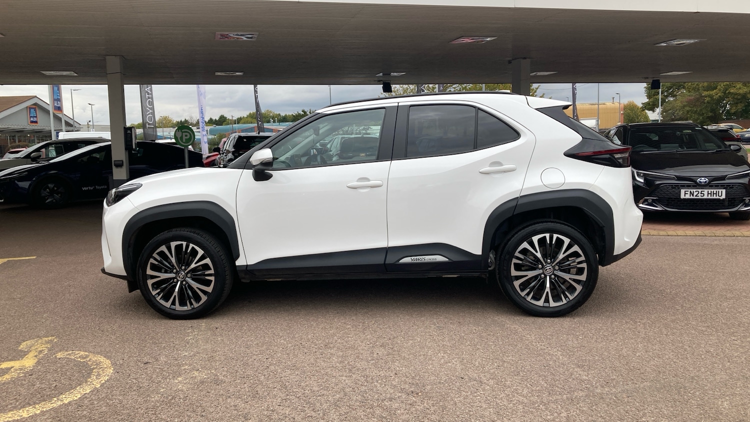 Used Toyota Yaris Cross 2023 for sale - 76818758: Photo 17