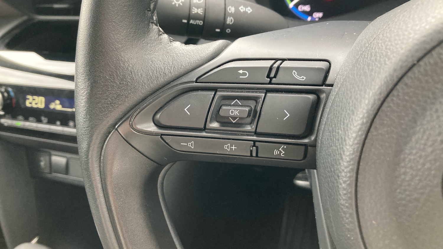 Used Toyota Yaris Cross 2023 for sale - 76818758: Photo 35