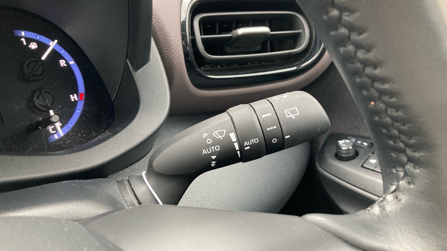 Used Toyota Yaris Cross 2023 for sale - 76818758: Photo 38