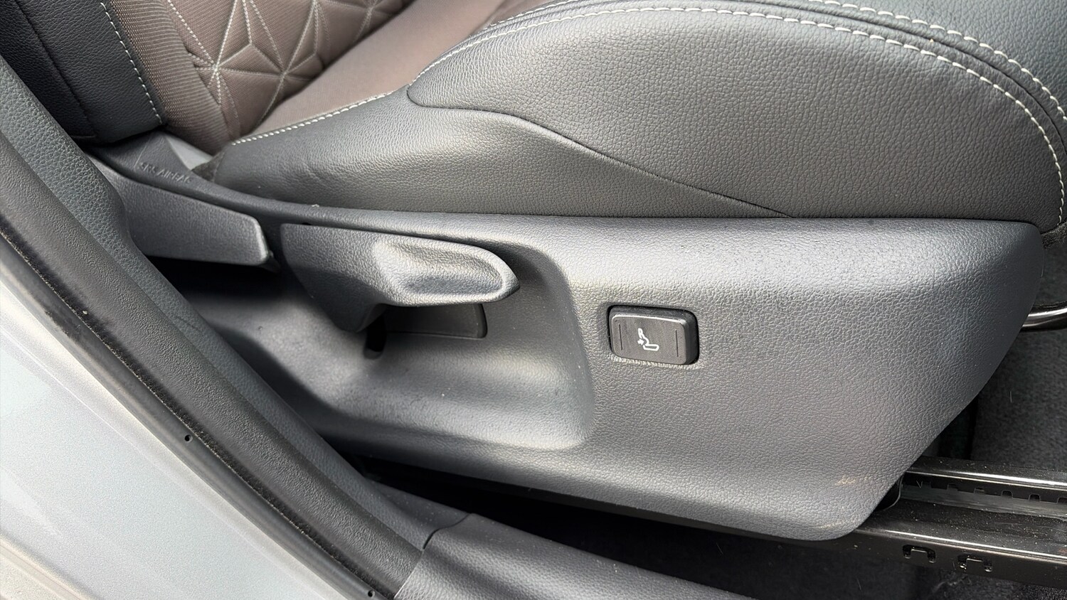 Used Toyota Yaris Cross 2024 for sale - 77590250: Photo 45