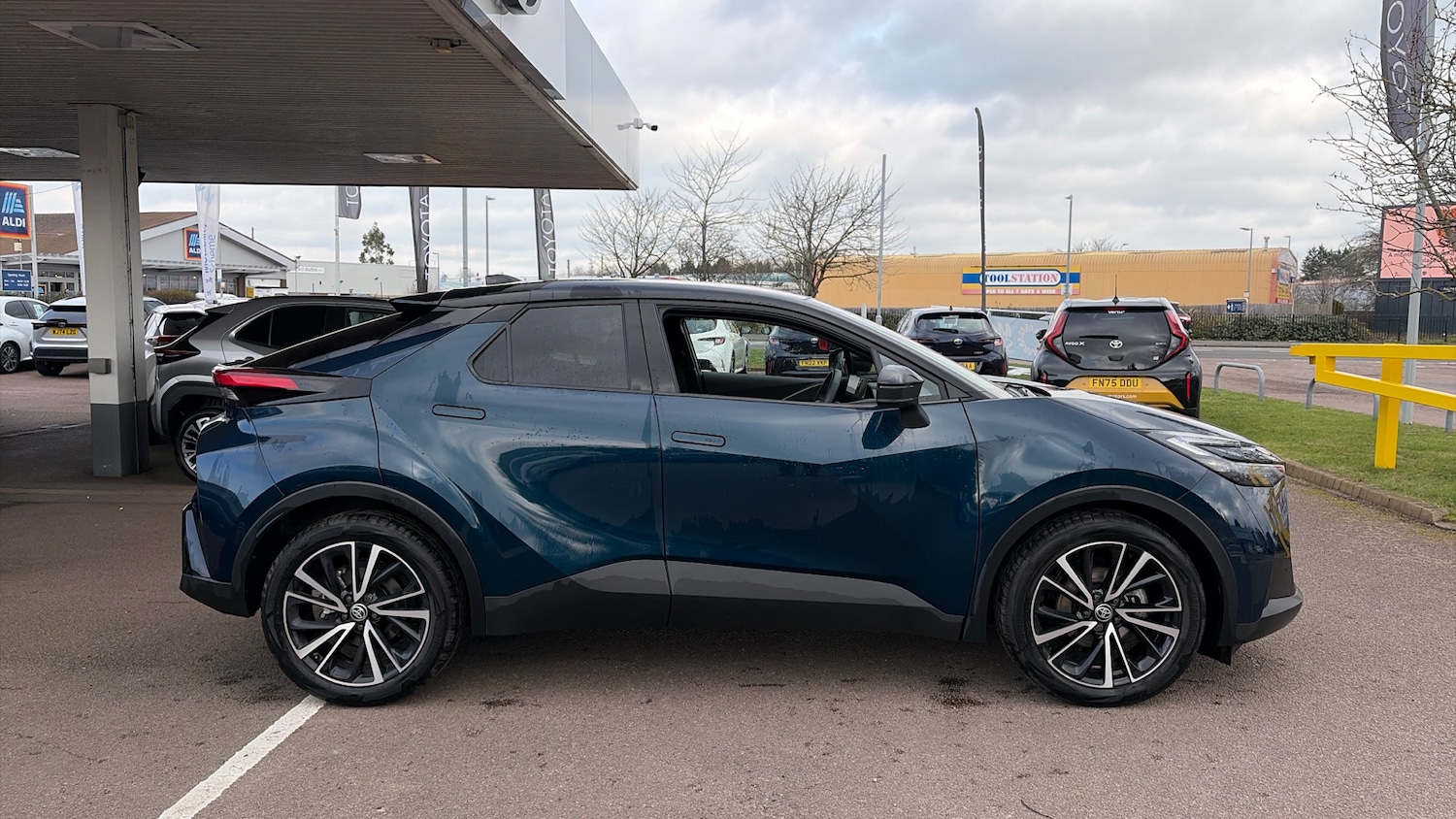 Used Toyota C-HR 2025 for sale - 77763357: Photo 16