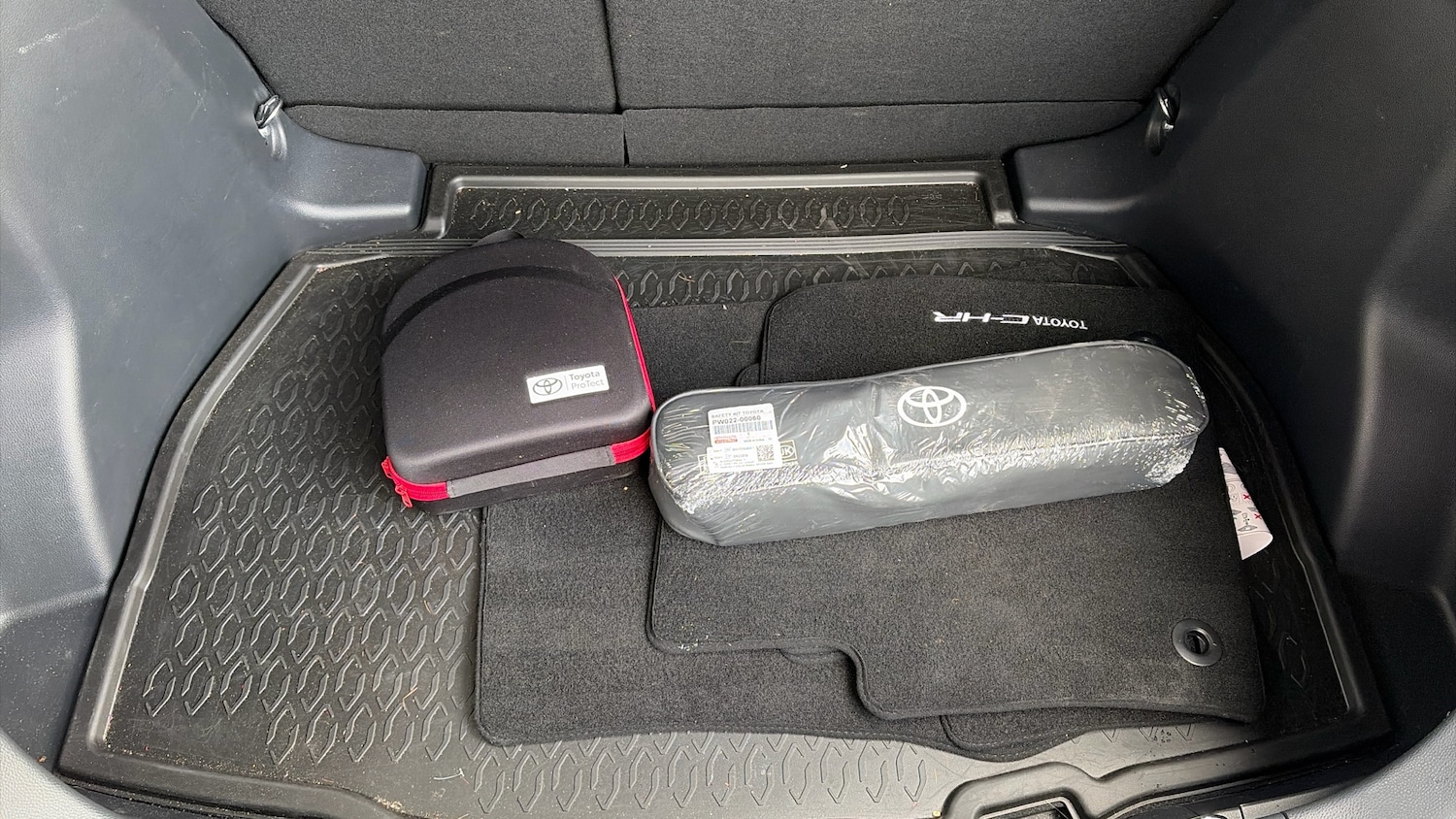 Used Toyota C-HR 2025 for sale - 77763357: Photo 31