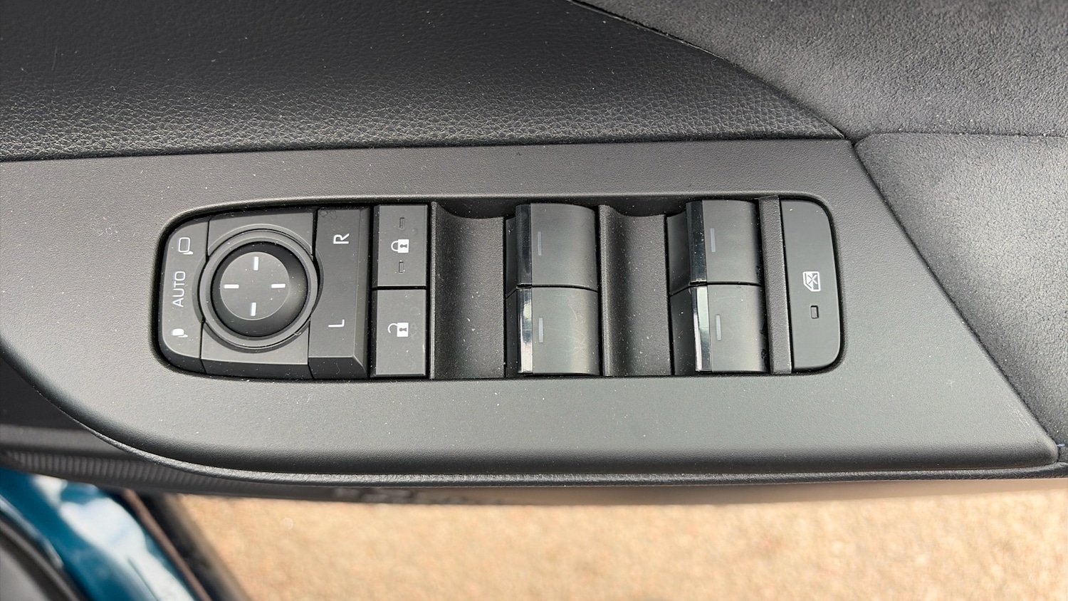 Used Toyota C-HR 2025 for sale - 77763357: Photo 44