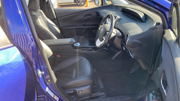 Used Toyota Prius 2017 for sale - 76311334: Photo 11