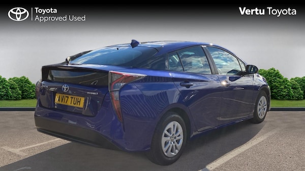 Used Toyota Prius 2017 for sale - 76311334: Photo 2