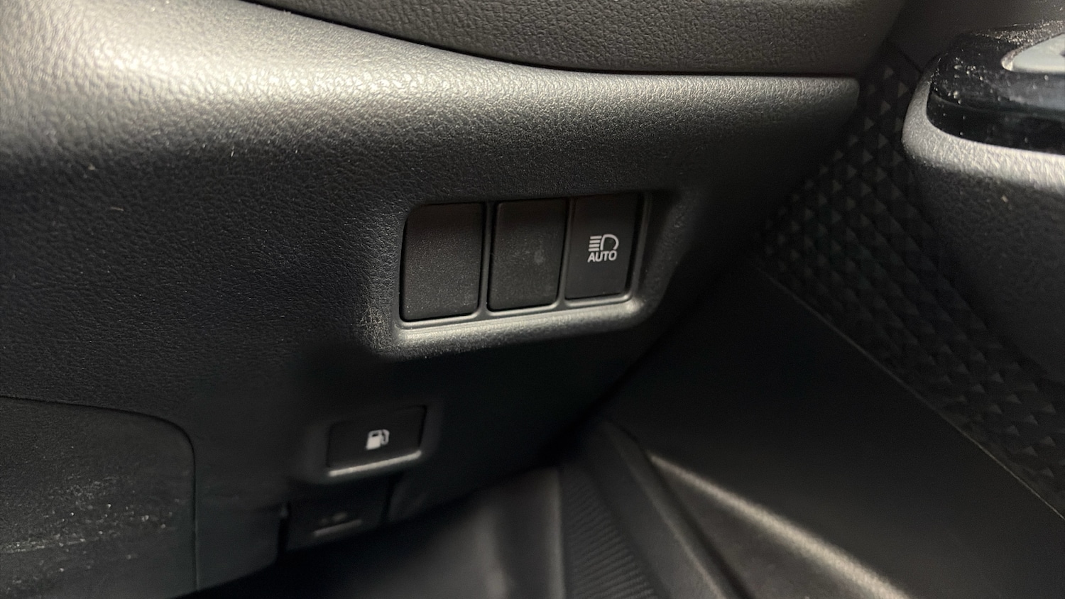 Used Toyota C-HR 2023 for sale - 77873174: Photo 47