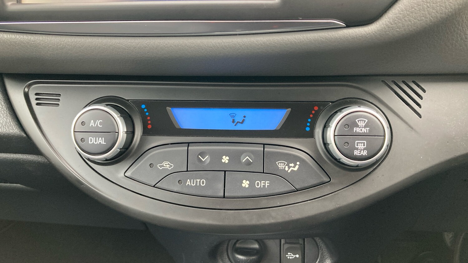 Used Toyota Yaris 2019 for sale - 76559869: Photo 35