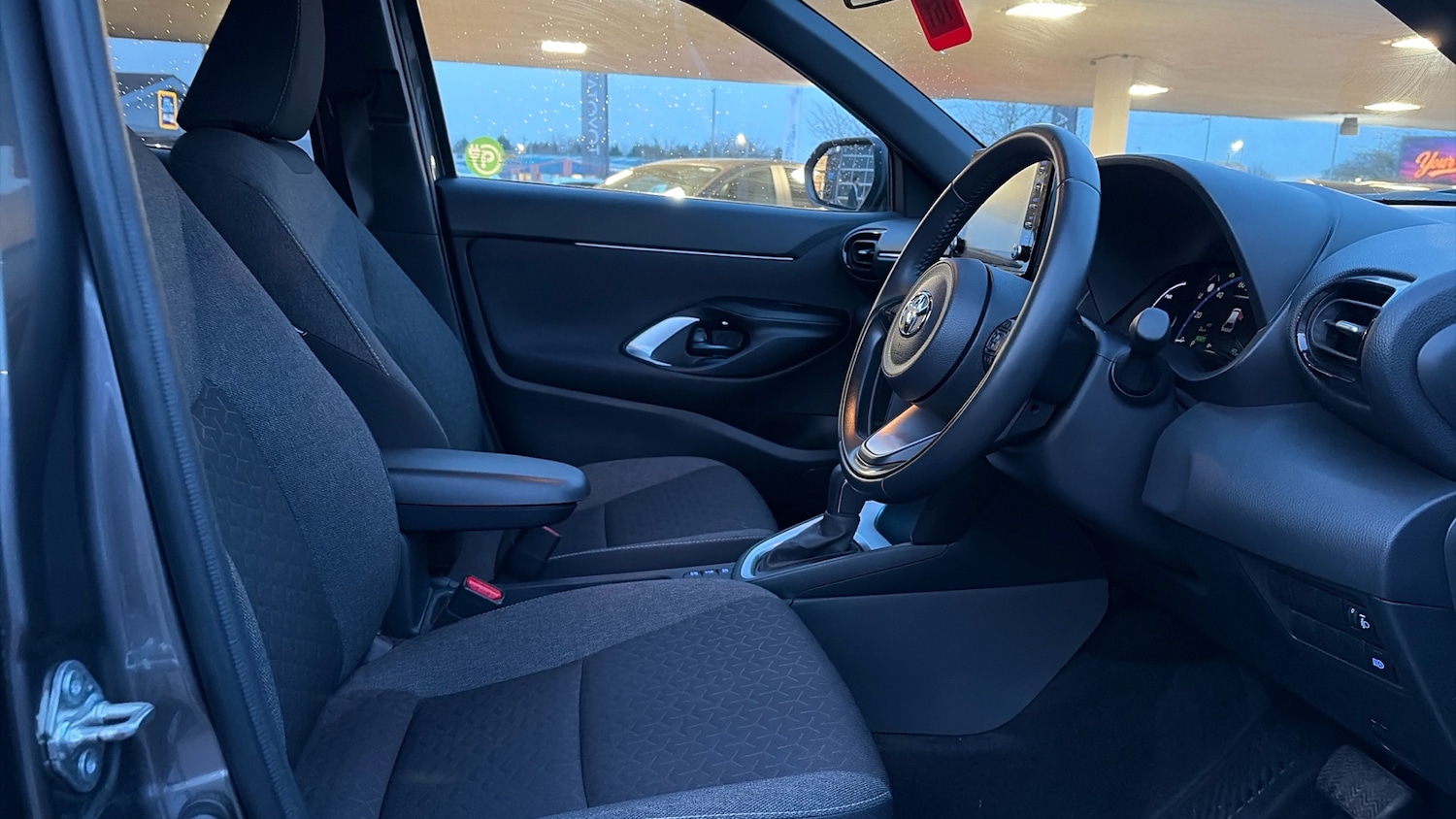 Used Toyota Yaris Cross 2023 for sale - 77883736: Photo 11