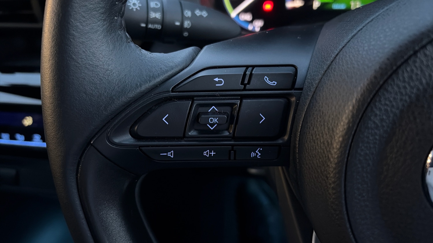 Used Toyota Yaris Cross 2023 for sale - 77883736: Photo 46