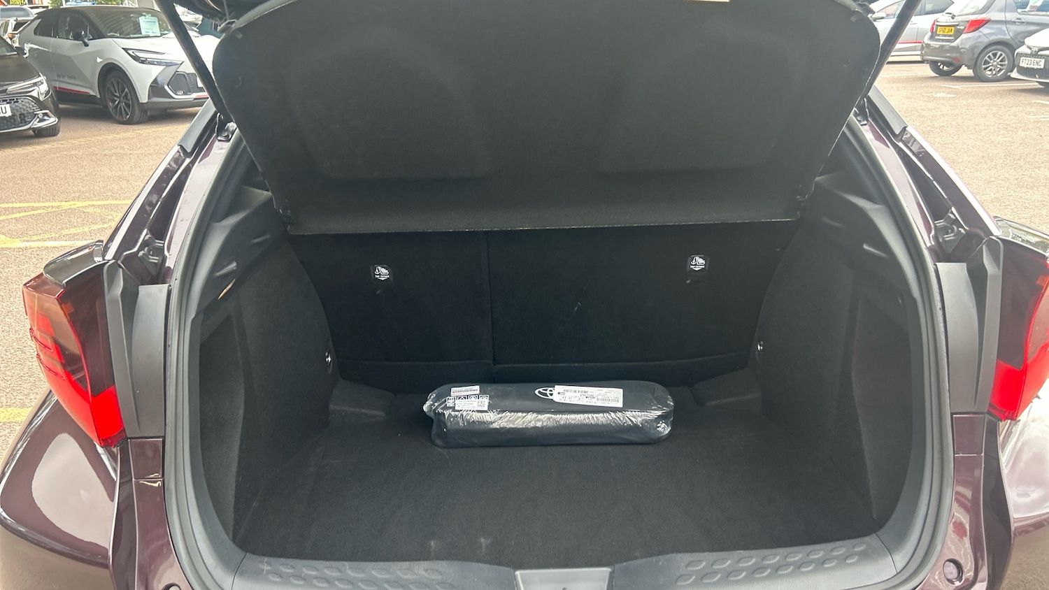 Used Toyota C-HR 2023 for sale - 76396825: Photo 14