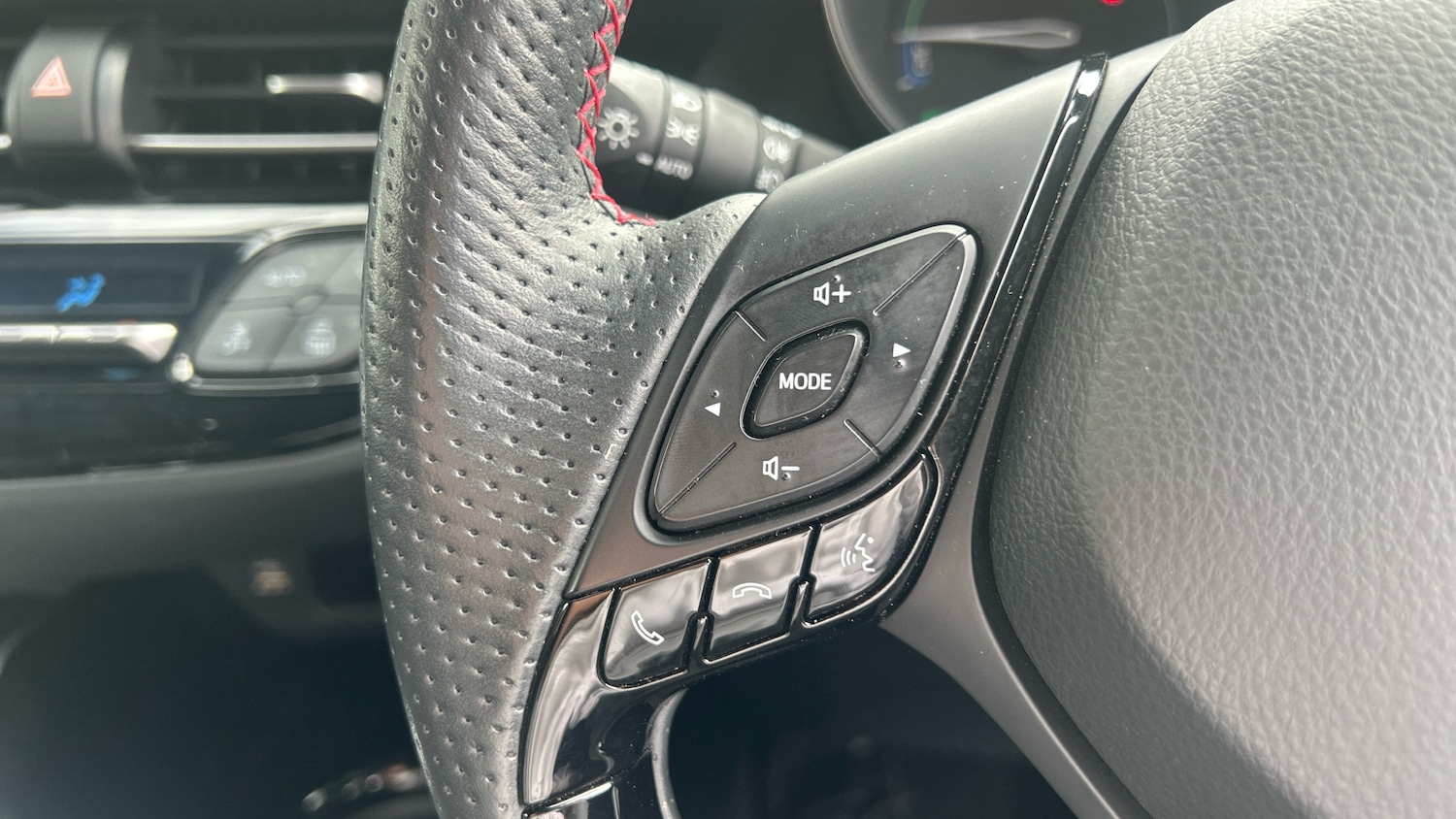 Used Toyota C-HR 2023 for sale - 76396825: Photo 27