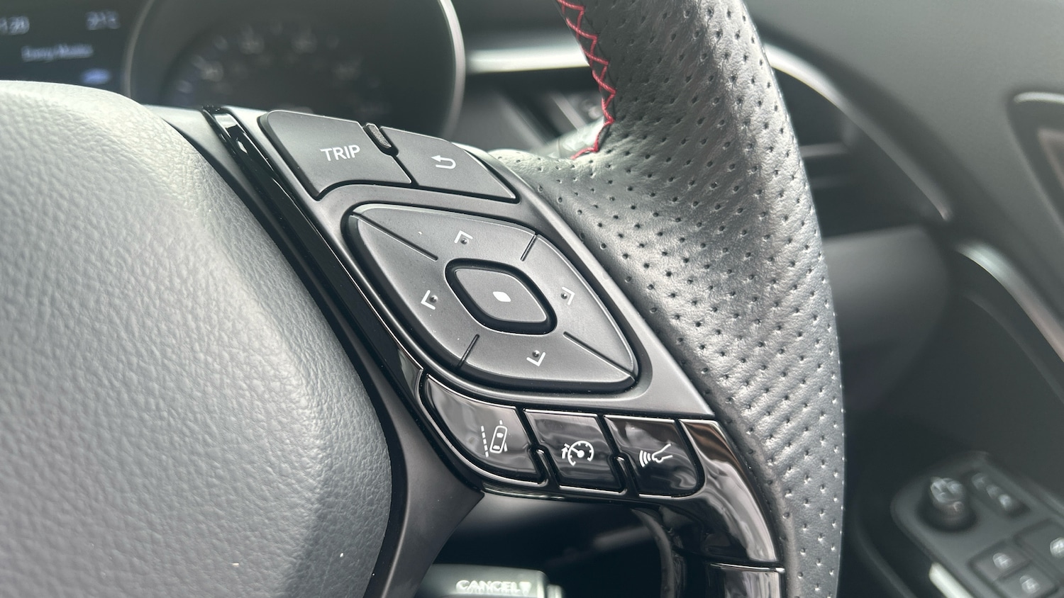 Used Toyota C-HR 2023 for sale - 76396825: Photo 29