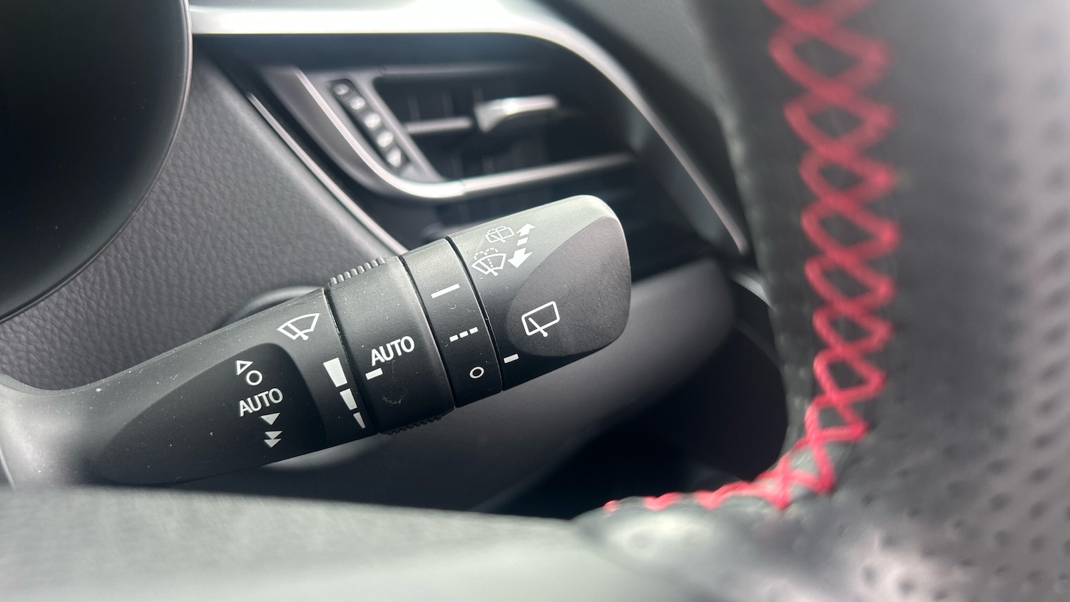 Used Toyota C-HR 2023 for sale - 76396825: Photo 30