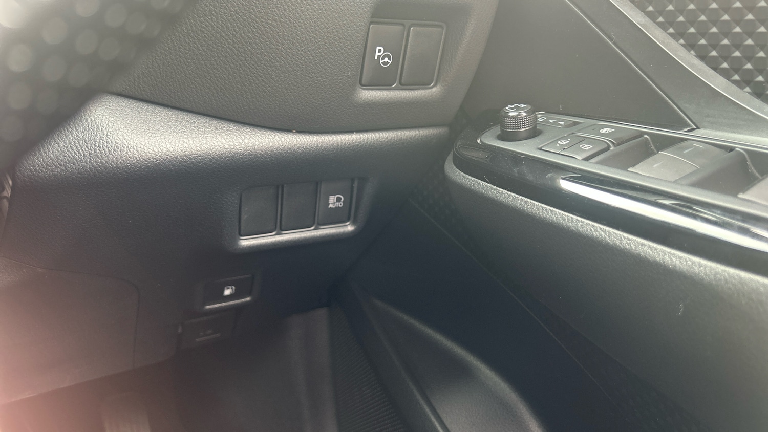 Used Toyota C-HR 2023 for sale - 76396825: Photo 32