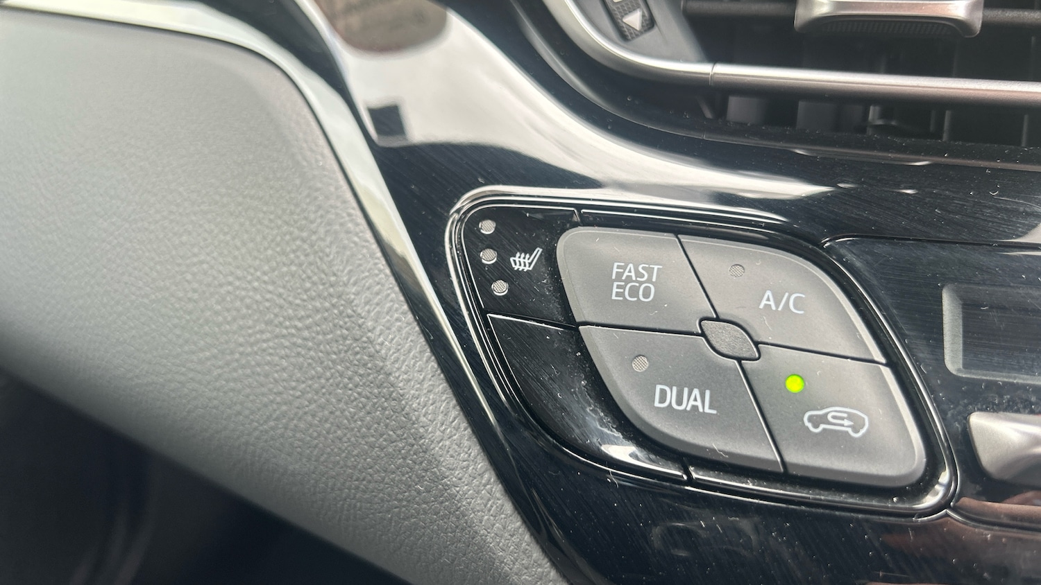 Used Toyota C-HR 2023 for sale - 76396825: Photo 33