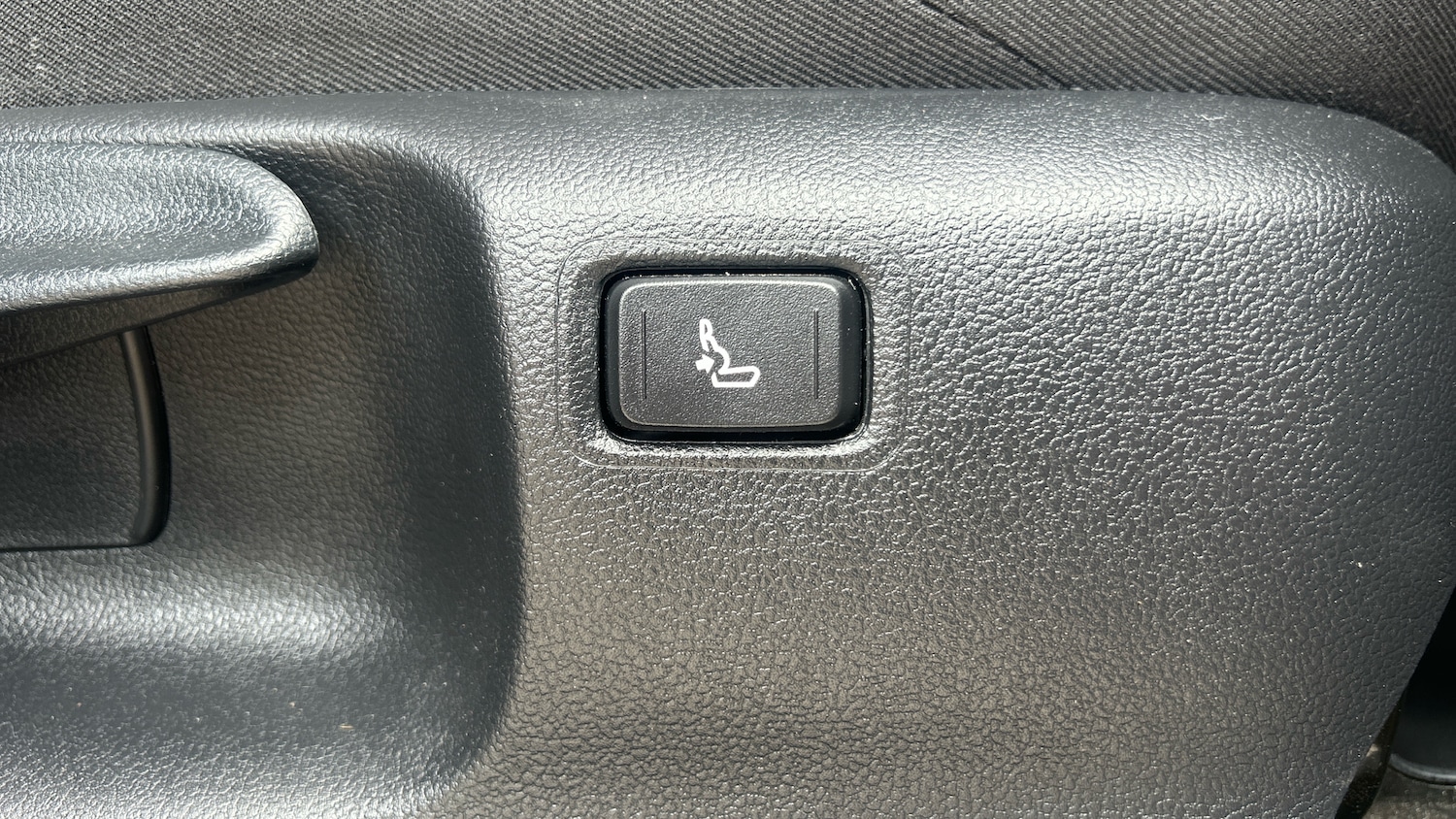 Used Toyota C-HR 2023 for sale - 76396825: Photo 36