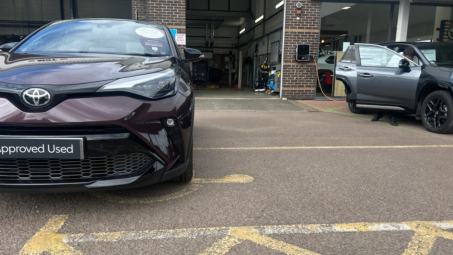 Used Toyota C-HR 2023 for sale - 76396825: Photo 43