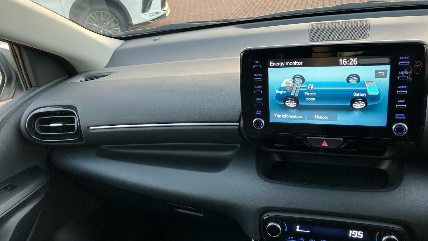 Used Toyota Yaris 2023 for sale - 77381474: Photo 40