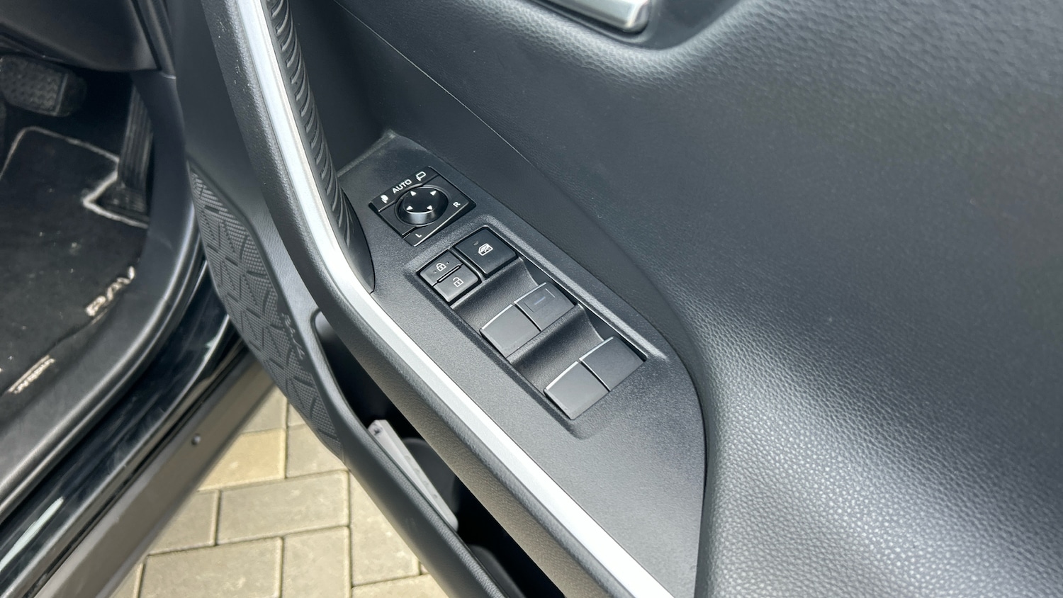 Used Toyota RAV4 2020 for sale - 77392105: Photo 30