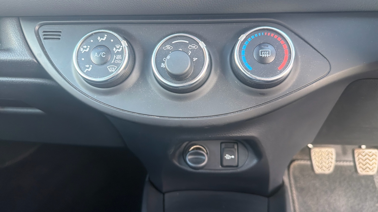 Used Toyota Yaris 2018 for sale - 78010922: Photo 32