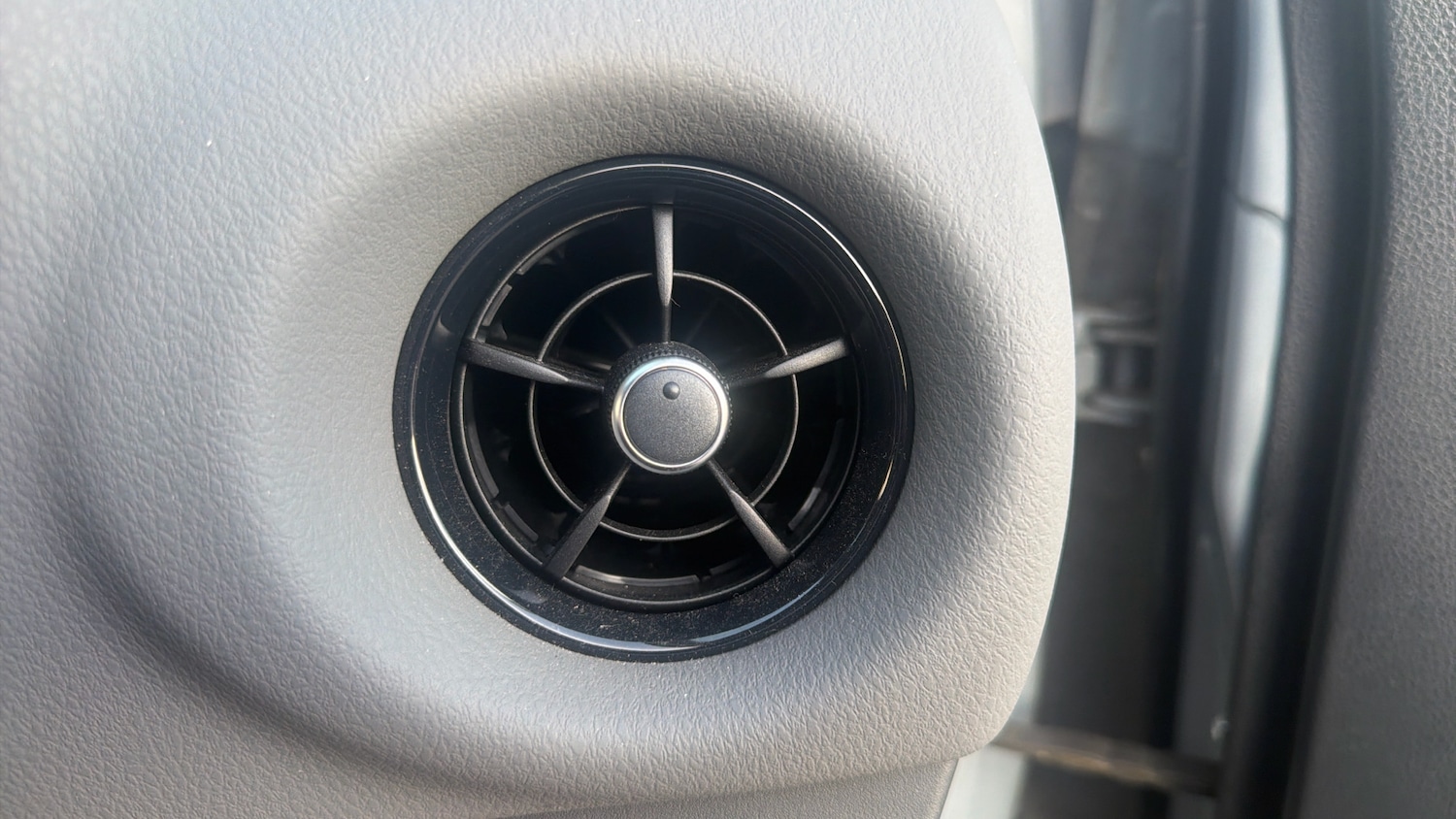 Used Toyota Yaris 2018 for sale - 78010922: Photo 35